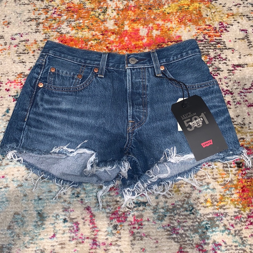 Women’s Levi’s mid rise 501 shorts